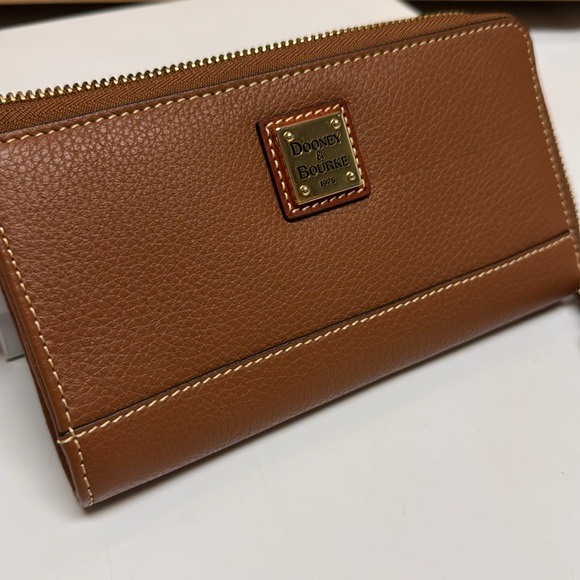 Dooney & Bourke brown pebble grain leather wristlet - Picture 3 of 5